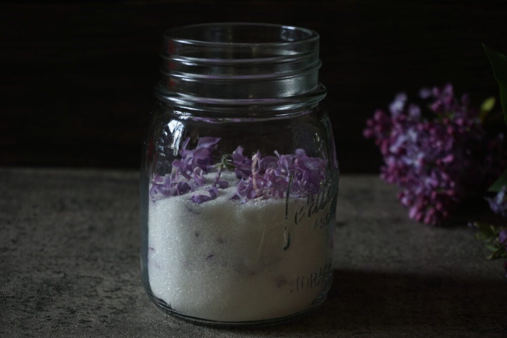 edible lilacs