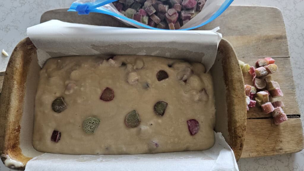 rhubarb bread with streusel topping