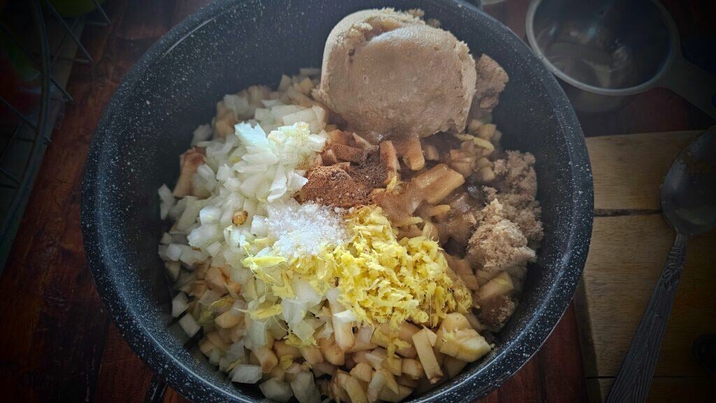 apple & ginger chutney